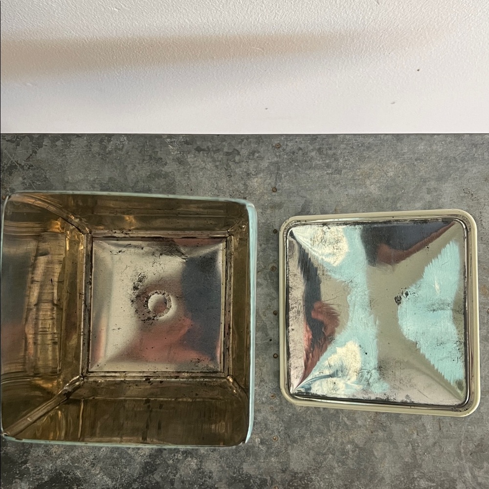 Delft Style Vintage Tin - Picture 4 of 6